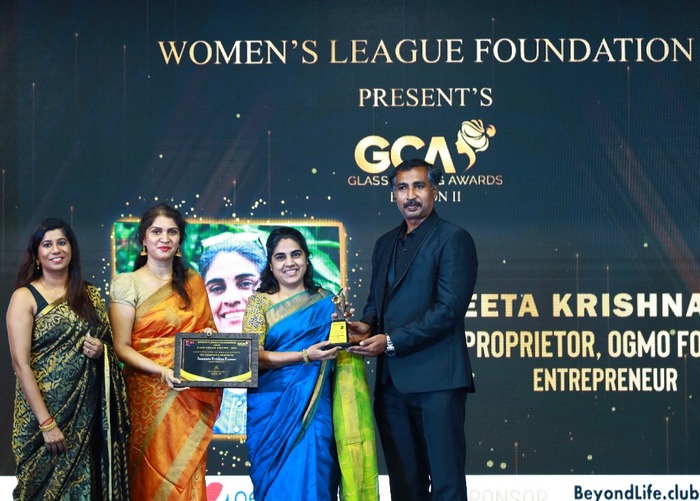 Sanjeeta KK recieving Glass Ceiling Award